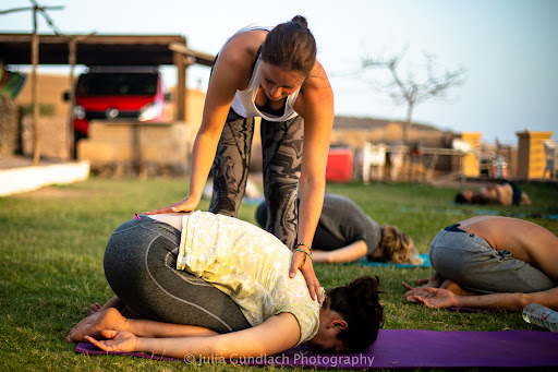 Yoga Club Valencia Group classes and private outdoor yoga with and without yoga experience