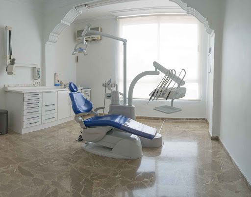 Dra Salvador Clinica Dental en Valencia - Centro Odontológico