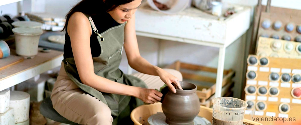 ¿Cuál es el nombre del taller de cerámica en Valencia?